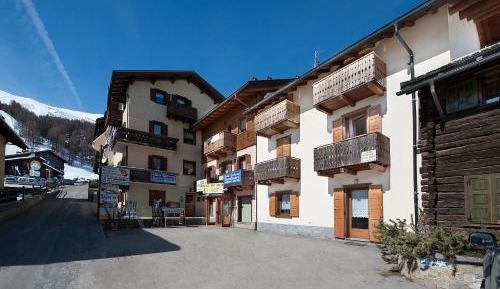 One-Bedroom Apartment (3 Adults)