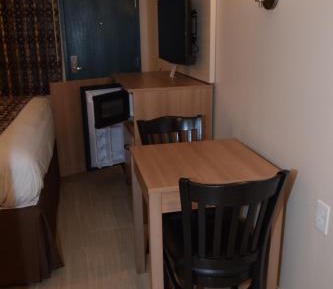 Deluxe Two-Bed Queen Room - Non Smoking