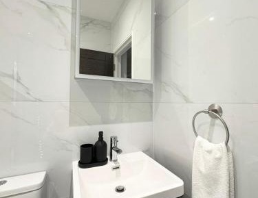 Deluxe One-Bedroom Apartment