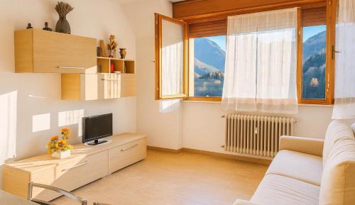 Apartment with Mountain View