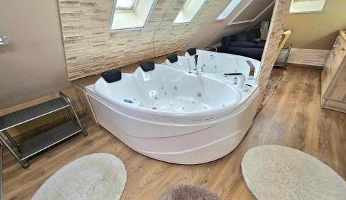 Deluxe Suite with Spa Bath