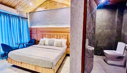 Queen Room with Balcony