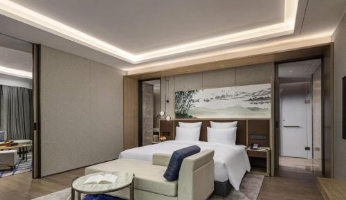 Executive King Suite with Lounge Access and High Floor