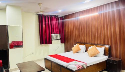 Deluxe Double Room (2 Adults + 1 Child)