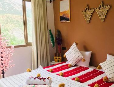 Double or Twin Room with Mountain View