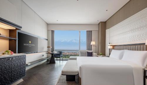 Classic King Room with Mountain View