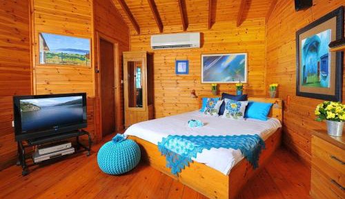 Three-Bedroom Holiday Home 