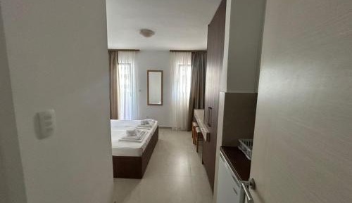 Studio (2 Adults)