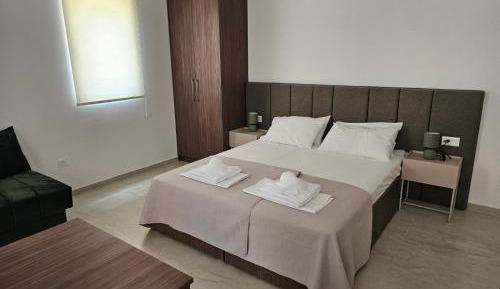 Studio (3 Adults)