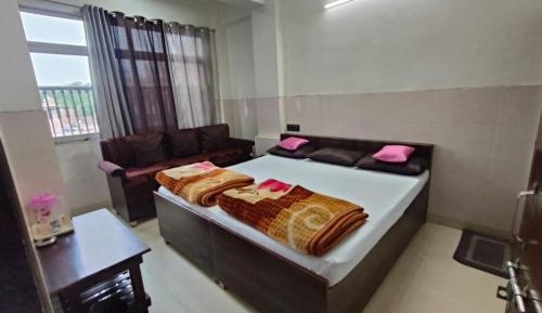 Deluxe Double Room (2 Adults + 1 Child)
