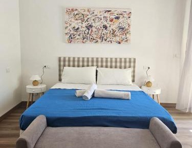 Deluxe Room (2 Adults + 1 Child)
