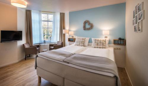 Middle Double Room