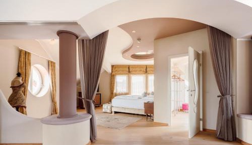 Deluxe Suite with Spa Bath