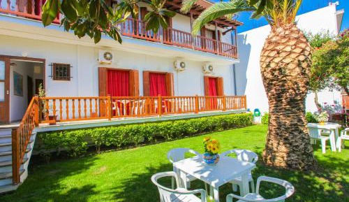  Two Bedroom Quadruple Room with Garden View