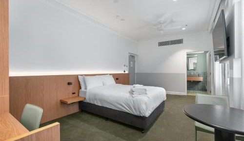 Deluxe Queen Room