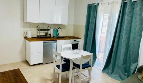 Deluxe One-Bedroom Apartment with Ocean View