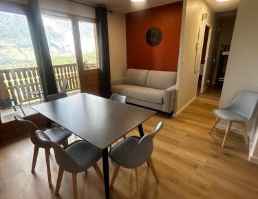 Two-Bedroom Apartment with Mountain View