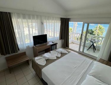Standard Triple Room with Sea View