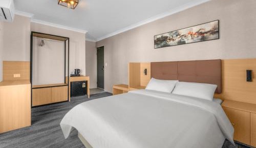 Deluxe Queen Room