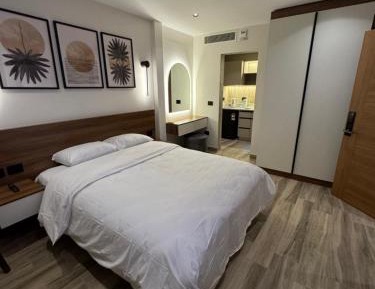 Deluxe Studio