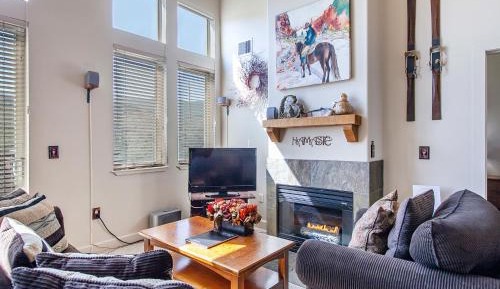 2 Bedroom Condominium with Loft #303E