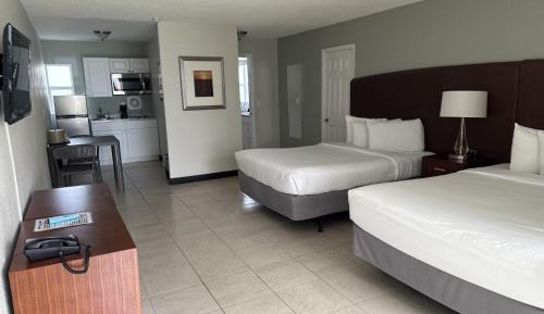 Deluxe Queen Room