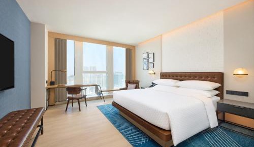 Superior King Room with Urban View