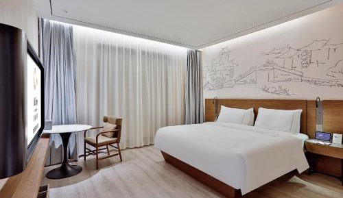 Standard Queen Room