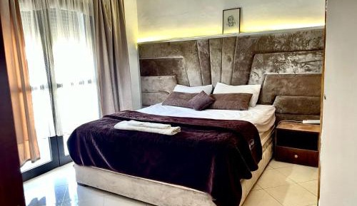 Two-Bedroom Deluxe Apartment with Balcony