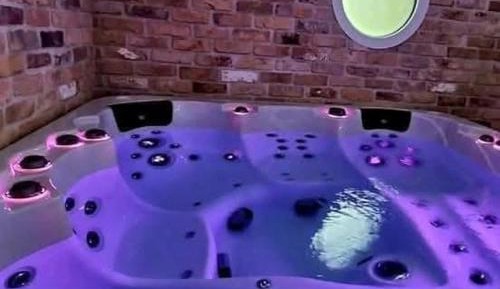 Queen Room with Spa Bath