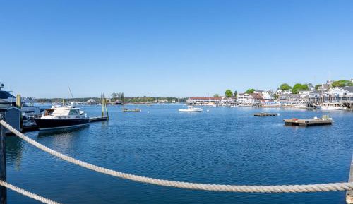Superior Two Queen Full Harbor View 1st Floor
