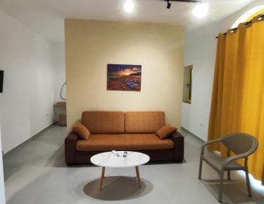 Deluxe Studio