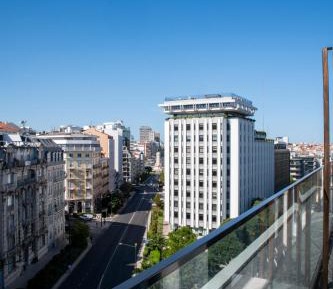 Medium Mama Double Room with King Bed and Balcony - Avenue View