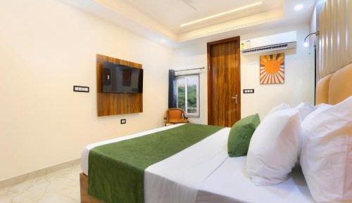 Deluxe Queen Room