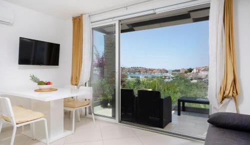 One-Bedroom Apartment with Sea View