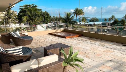 One-Bedroom Apartment with Balcony and Sea View