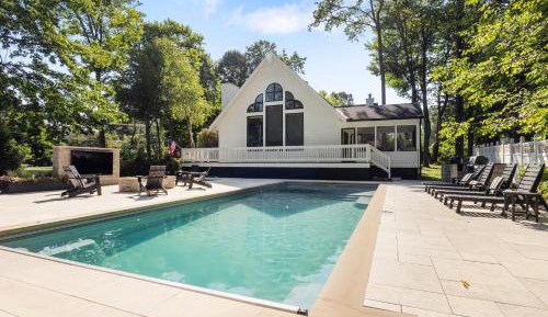 Three-Bedroom Holiday Home 