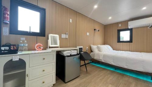 Deluxe Room (2 Adults + 1 Child)