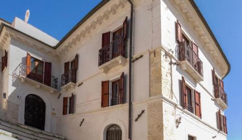 Classic One-Bedroom Apartment with King Bed