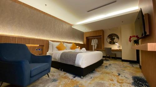 Premiere Executive Suite with Complimentary Preferred Parking