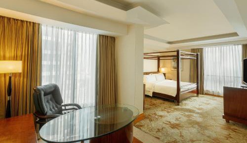 Presidential Suite, 1 King, Sofa bed, City view, Poolside