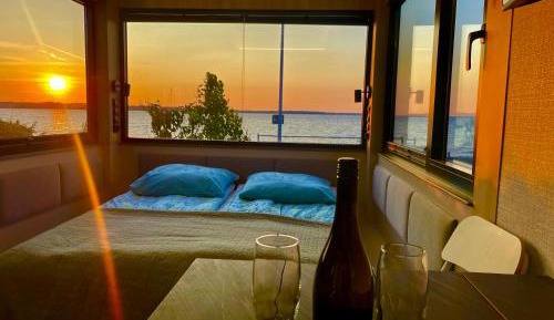Deluxe Room (2 Adults + 1 Child)