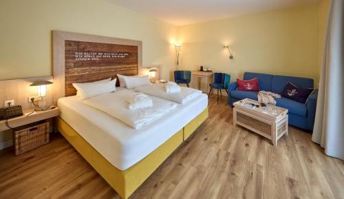 Superior Double Room with Balcony and Partial Sea View