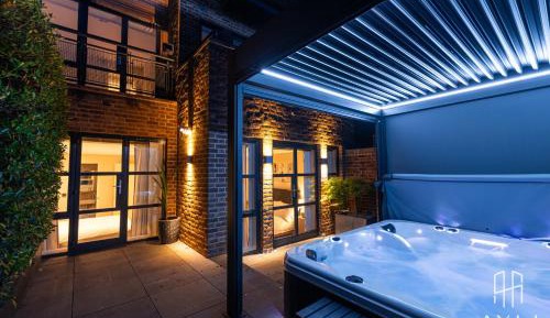 Suite with Hot Tub