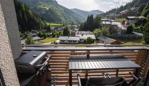 Two-Bedroom Apartment with Mountain View