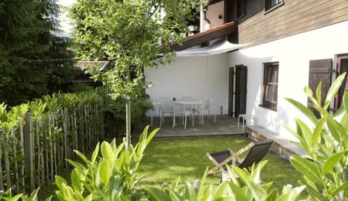 One-Bedroom Apartment with Terrace
