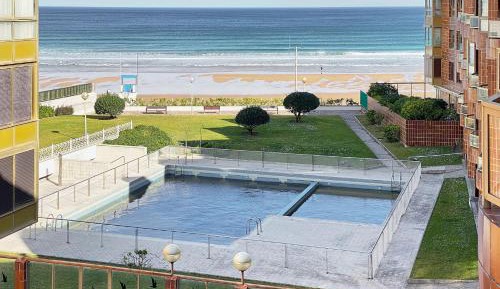Three-Bedroom Apartment with Ocean View