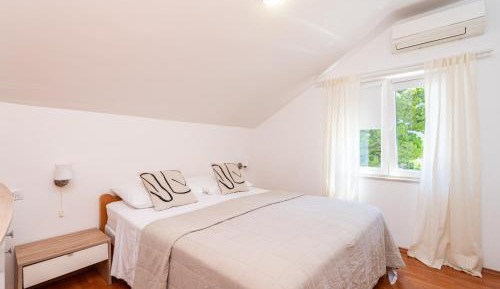 One-Bedroom Apartment with Balcony