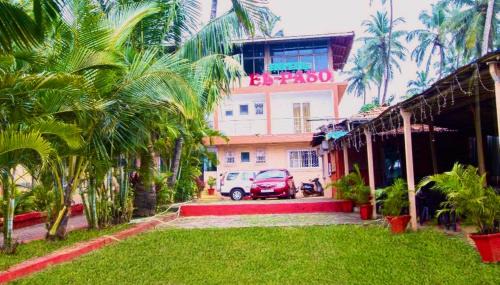 Deluxe Double Room (2 Adults + 1 Child)