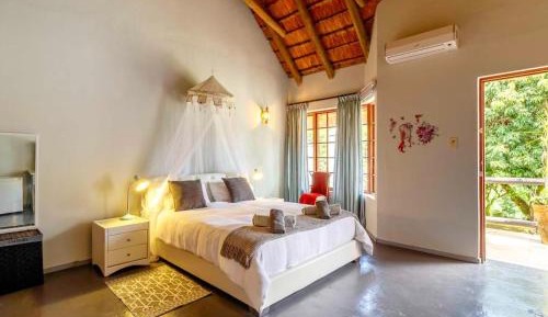 Queen Room with Garden View